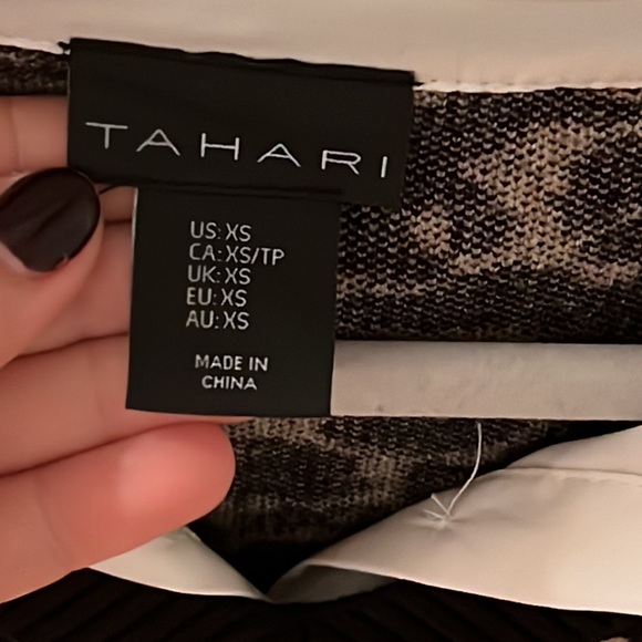 TAHARI Cheetah Print Button Up/Sweater Blouse - Picture 6 of 9
